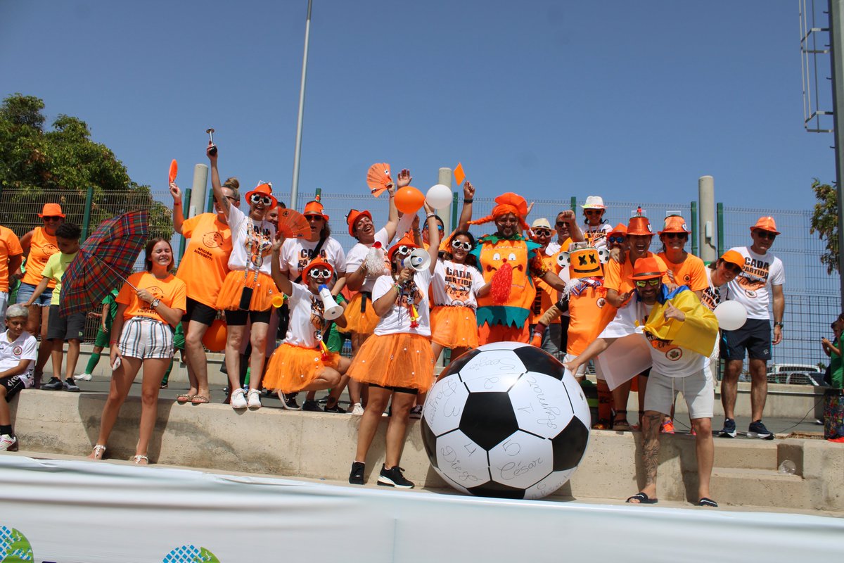 Maspalomas Cup (@maspalomascup) on Twitter photo ๐ฅณ๐ La aficiรณn del <a href="/AcodettiCF/">Acodetti CF ๐งโฌ๏ธ</a> se puso manos a la obra con los disfraces y miren quรฉ espectaculares quedaron. ยฟAlgรบn club se atreve a superarles en el Pasacalles de Aficiones?
๐๐จ๐๐ฉ๐๐ฆ ๐ฎ๐ณ ๐๐ ๐๐จ๐ก๐๐ข
๐ 18H: Concentraciรณn en Parque Sur.
๐ 19H: Empieza el Pasacalles. ๐ฅณ๐ La aficiรณn del <a href="/AcodettiCF/">Acodetti CF ๐งโฌ๏ธ</a> se puso manos a la obra con los disfraces y miren quรฉ espectaculares quedaron. ยฟAlgรบn club se atreve a superarles en el Pasacalles de Aficiones?
๐๐จ๐๐ฉ๐๐ฆ ๐ฎ๐ณ ๐๐ ๐๐จ๐ก๐๐ข
๐ 18H: Concentraciรณn en Parque Sur.
๐ 19H: Empieza el Pasacalles.