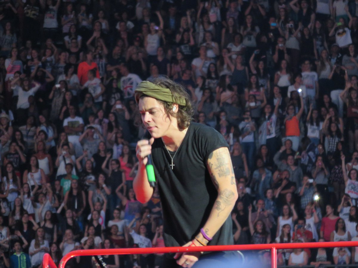 njhsheavn's tweet image. 10 ans que j'ai vu les one direction pour la première et aussi dernière fois à 5 au Stade de France. C'était un rêve pour moi et je suis contente d'avoir pu le réaliser ✨
#onedirection #wwat