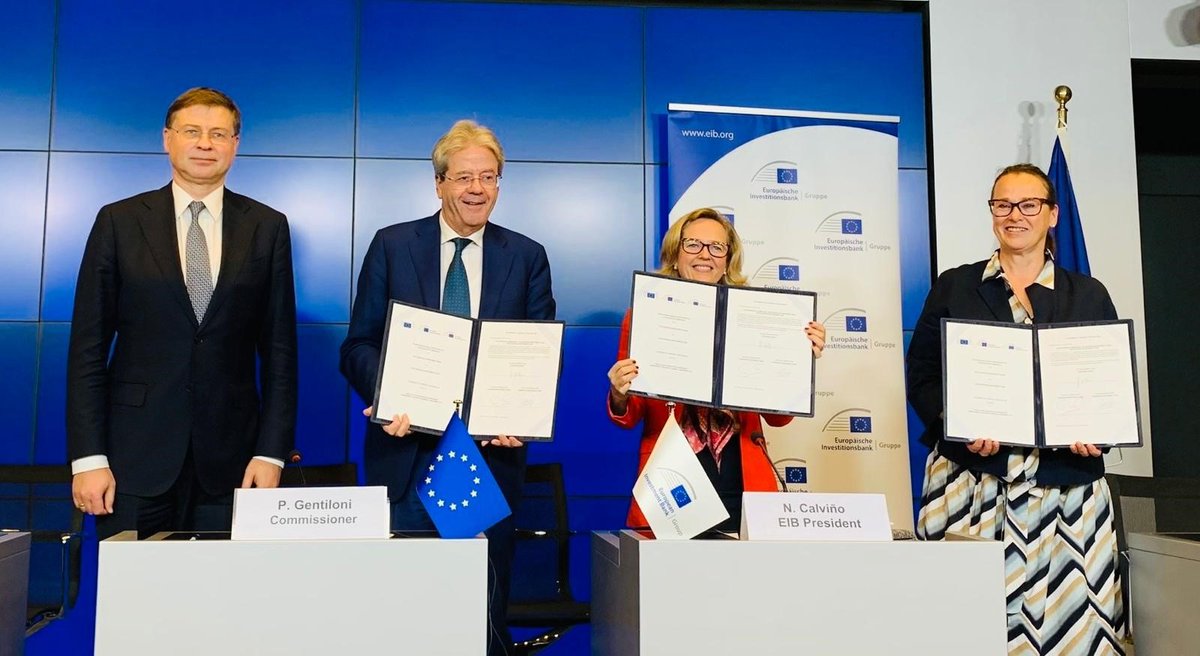 Valdis Dombrovskis (@vdombrovskis) on Twitter photo Very pleased to witness <a href="/EIB/">European Investment Bank</a> <a href="/EIF_EU/">European Investment Fund</a> signing of €300 mln Export Credit Facility to help EU businesses export to Ukraine. It should:
✅revitalise 🇪🇺 🇺🇦 trade
✅reduce financial risks
✅boost private investment
And Ukraine’s economy will be stronger as a result.
#StandWithUkraine Very pleased to witness <a href="/EIB/">European Investment Bank</a> <a href="/EIF_EU/">European Investment Fund</a> signing of €300 mln Export Credit Facility to help EU businesses export to Ukraine. It should:
✅revitalise 🇪🇺 🇺🇦 trade
✅reduce financial risks
✅boost private investment
And Ukraine’s economy will be stronger as a result.
#StandWithUkraine