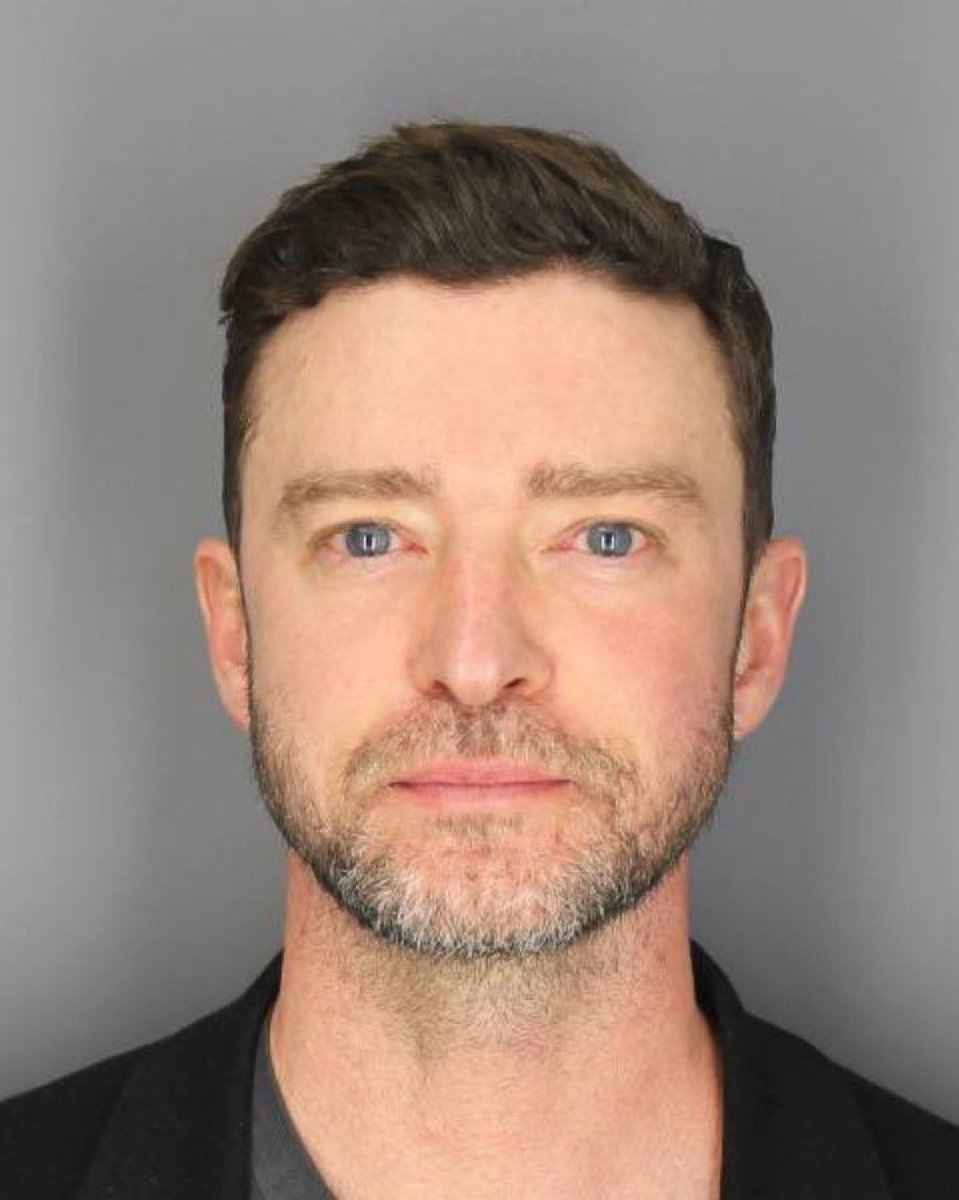 onvoitout's tweet photo. La photo d'identité judiciaire de Justin Timberlake après son arrestation dévoilée.

Le chanteur a été arrêté pour conduite en état d'ébriété, pour avoir grillé un Stop et pour n'avoir pas respecté le sens de circulation.

Lire l'article 👇👇👇
https://t.co/5XVIJ6TrVf https://t.co/c929kqFRxe