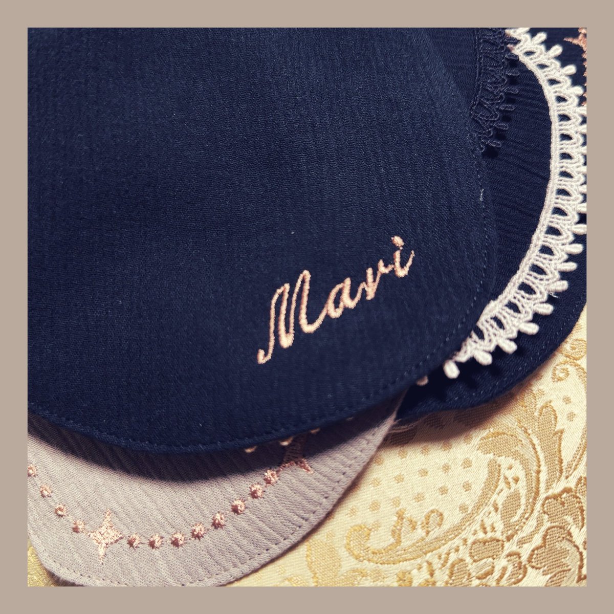 Leaf_Dish's tweet image. Leaf Dish Cover に新作が出来ました！
シンプルなデザインで、オプション(無料)で名入れが可能。
お色は、黒とベージュで、刺繍の色も選べます。

性別問わず使って頂ける商品が作りたくて、
制作いたしました✨

近日中に、カートオープンいたします🛒

#ヴァイオリン #グッズ #顎あてカバー