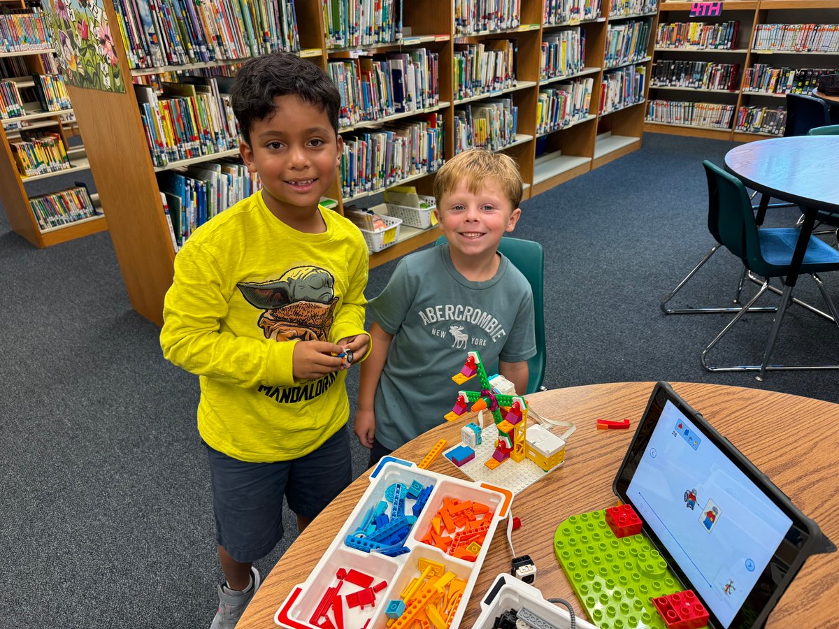sjcsbradenton's tweet image. 🎡 SJCS STREAM Campers have been putting their engineering skills to work this week by building Ferris Wheels out of LEGO bricks. Check out their colorful designs! #sjcseaglessoar 🦅 #Bradenton #ManateeCounty