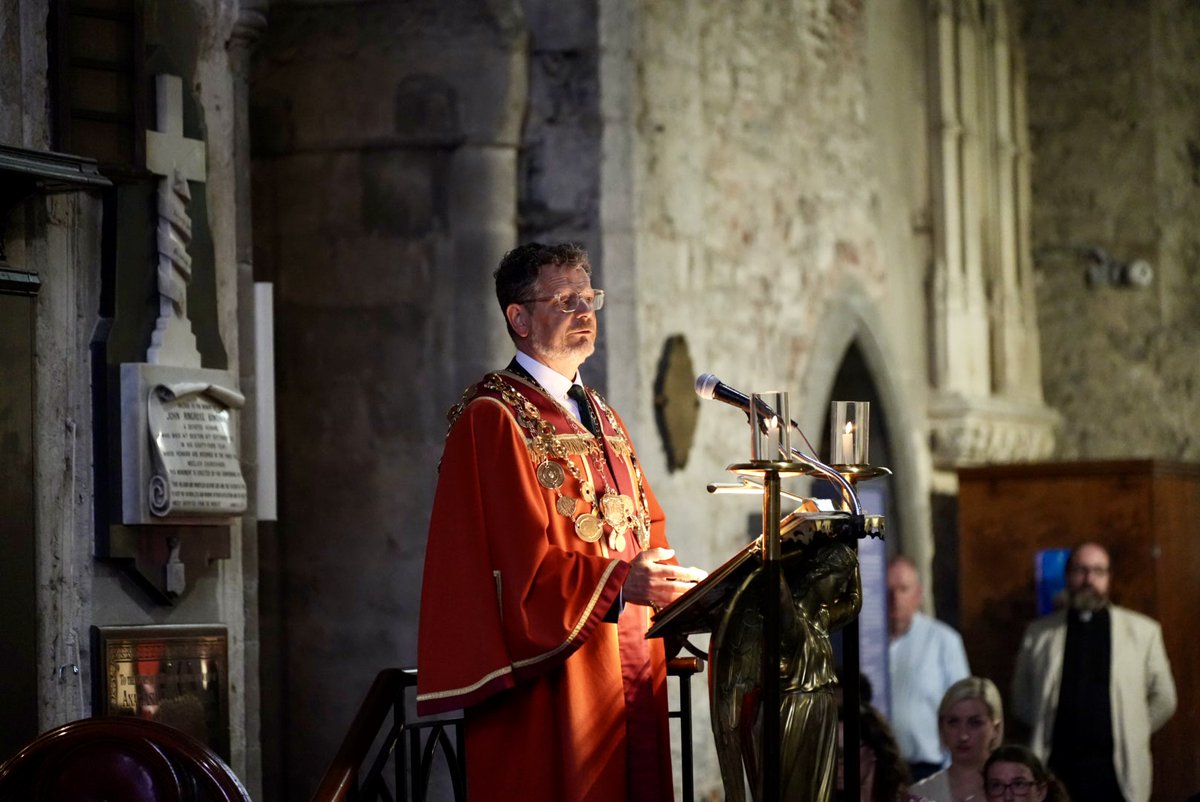ICYMI: The new #LimerickMayor <a href="/moranjohna1/">John Moran, Mayor of Limerick</a> was formally inugurated this lunchtime.

➡️shorturl.at/m9dL6
📷 <a href="/donmoloney/">Don Moloney</a>