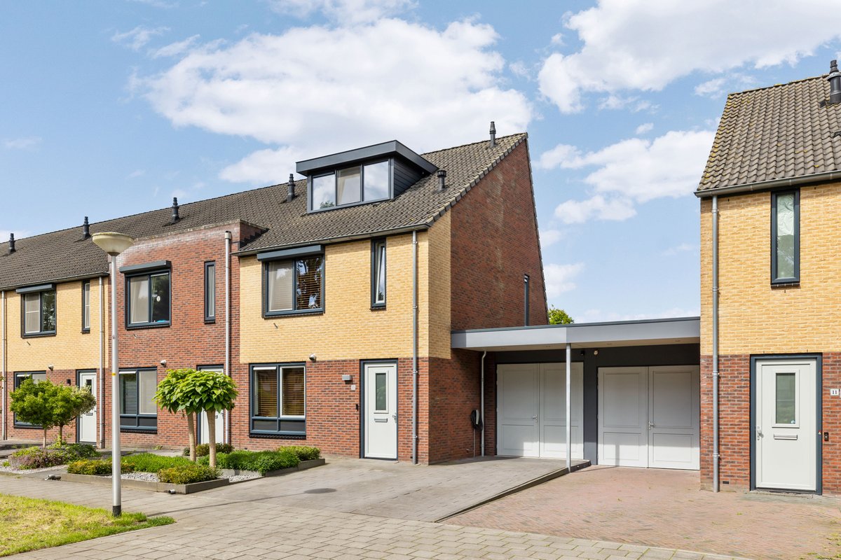 Nieuw in de verkoop! Oosterveen 13 in #Raalte. Op zoek naar de perfecte #hoekwoning die alles heeft wat je
zoekt in een #modern huis? Zoek dan niet verder, want dan is de Oosterveen 13 namelijk jouw droomwoning! Kijk voor meer info op hannink.nl