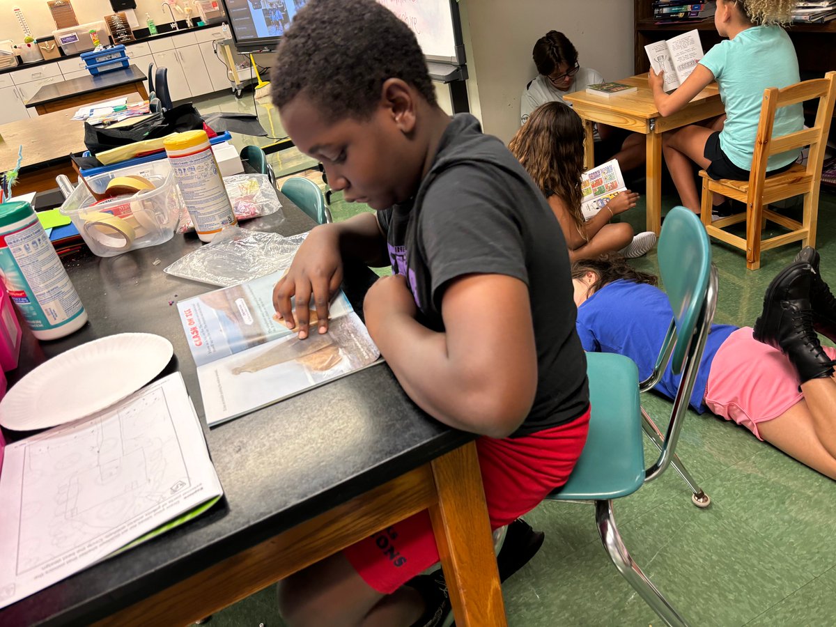 sjcsbradenton's tweet image. 📖📚📖 Campers are participating in #ThisBookIsCool sponsored by  @SuncoastCGLR  &amp;amp;  @ThePattersonFdn. This summer learning initiative engages the minds of students in grades PreK–3 through reading, fun activities and incentives. #sjcseaglessoar 🦅 #Bradenton  #ManateeCounty
