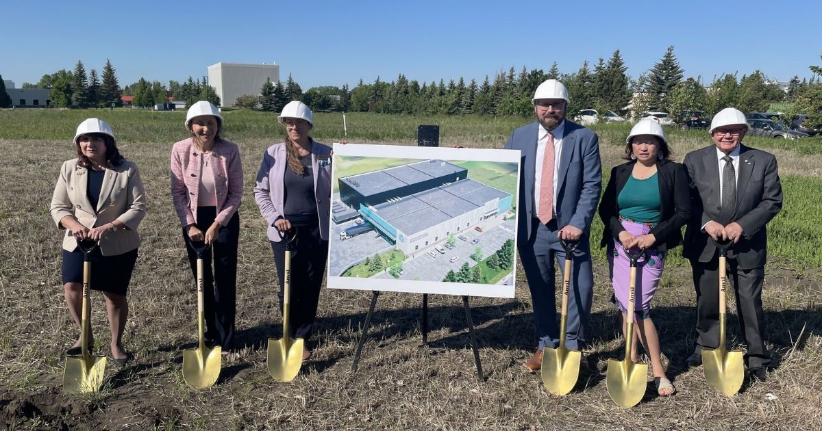 Breaking ground at the Critical Medicines Production Centre in #Edmonton with our partners <a href="/LKSIoV/">Li Ka Shing Institute of Virology</a> <a href="/api_applied/">API</a> <a href="/YourAlberta/">Alberta Government</a> <a href="/CityofEdmonton/">City of Edmonton</a>. Another step towards a reliable and homegrown Canadian supply of life-saving meds. #PrairiesCanFunded 

appliedpharma.ca/api-and-the-un…