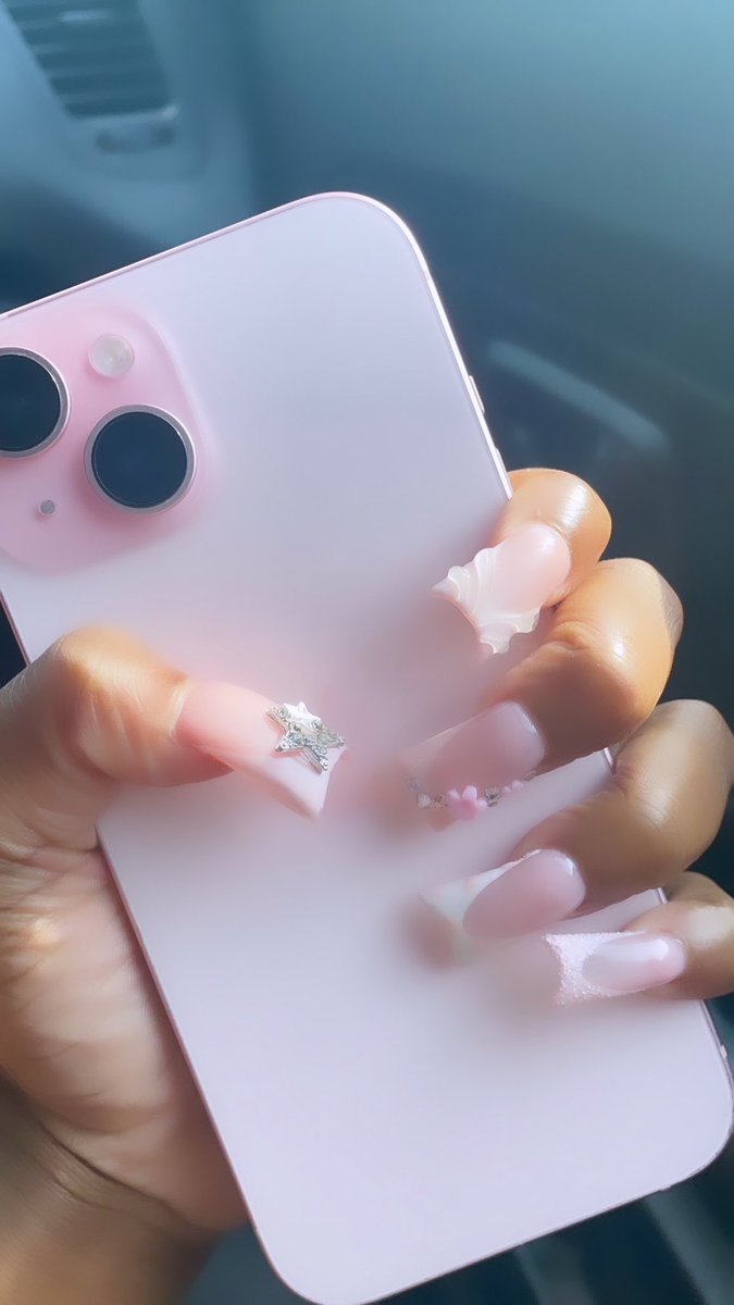 keairaalise's tweet photo. my cousin do my nails so pretty everytime 🥹💕 https://t.co/7LmYfCU0Yo