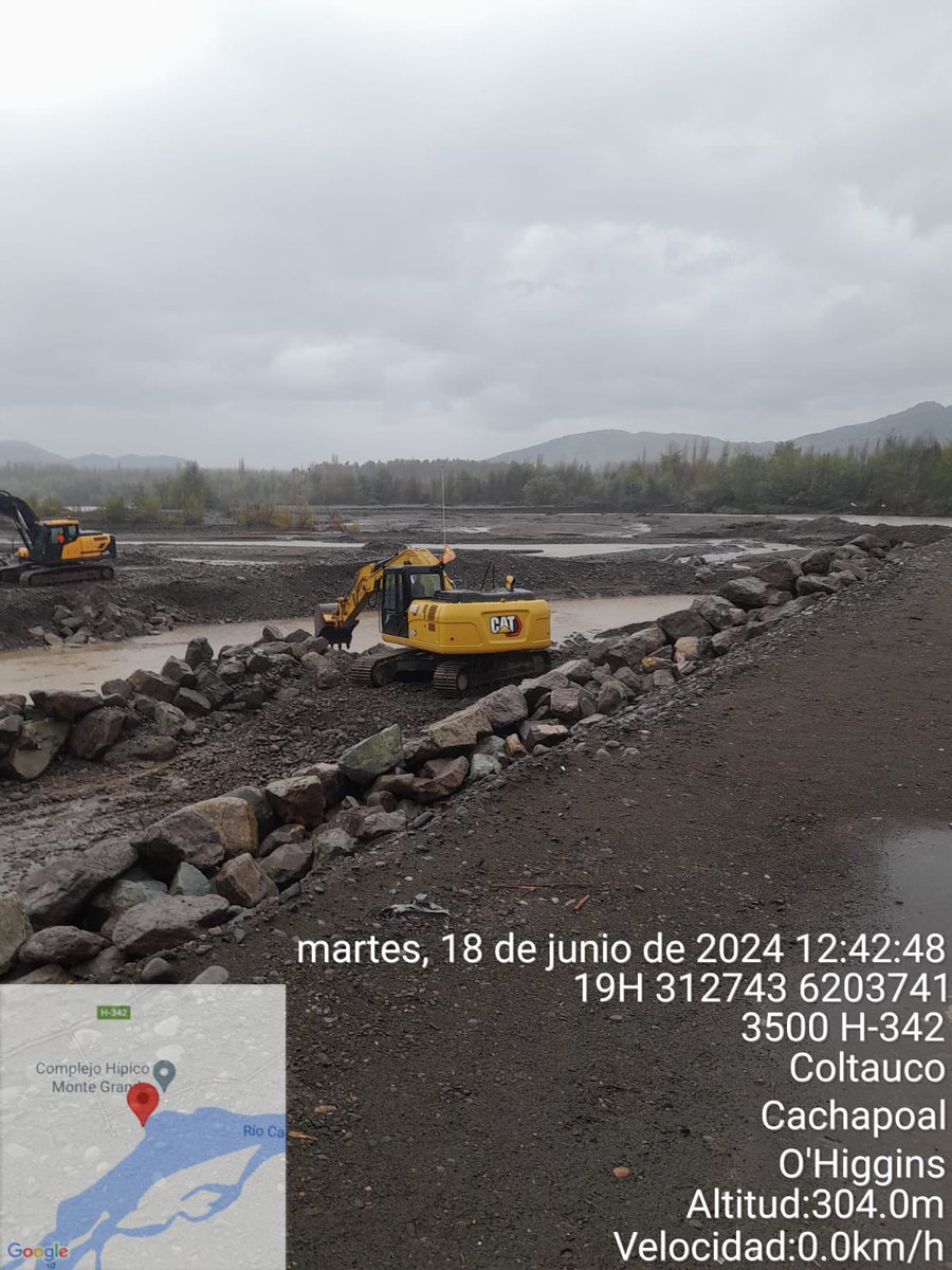 DPROhiggins's tweet photo. La prevención es clave en la gestión de emergencias meteorológicas. 
En #Coltauco, sector Montegrande, imágenes de trabajo con maquinaria de contratos @mop_chile https://t.co/5RkvAg3cHP