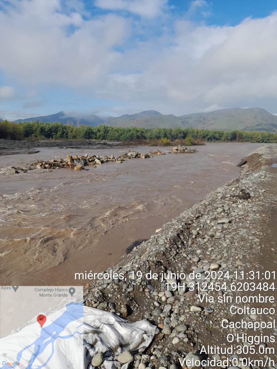 La prevención es clave en la gestión de emergencias meteorológicas. 
En #Coltauco, sector Montegrande, imágenes de trabajo con maquinaria de contratos <a href="/mop_chile/">Ministerio de Obras Públicas🇨🇱</a>