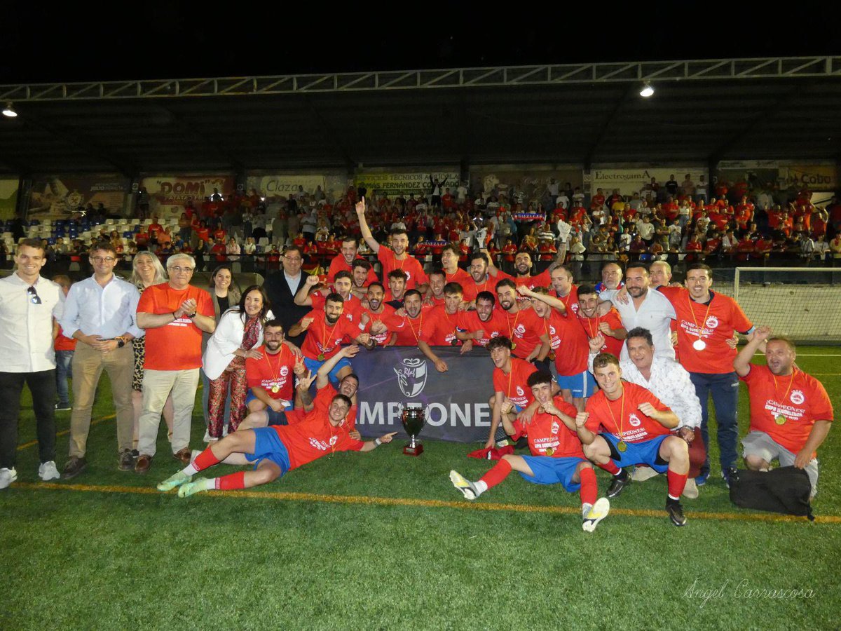 BAEZACF's tweet photo. ‼️MEMORIAS‼️ Hoy se cumple un año de un momento histórico para nuestro club, alzando nuestro primer trofeo de copa Subdelegada. Recuerdos inolvidables y agradecimiento máximo a todos los jugadores, aficionados, directivos y personal técnico que lo hicieron posible https://t.co/hJ79s7sPk0