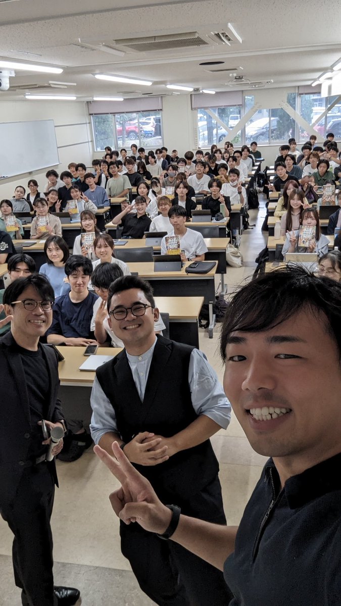 <a href="/OneYoungWorld/">One Young World</a> Kunjungan kedua lebih lama. Durasinya 2 minggu. Seminggu jelajahi Osaka-Kyoto sendirian (hasil nabung bertahun2), seminggu jadi pembicara di 3 acara: 2x di Tokyo, 1x di Okayama. Semua dlm rangka peranku sebagai 'dreamer' perwakilan 🇮🇩 di buku <a href="/WorldDreamPrj/">WE HAVE A DREAM _ World Dream Project_World Road</a>.