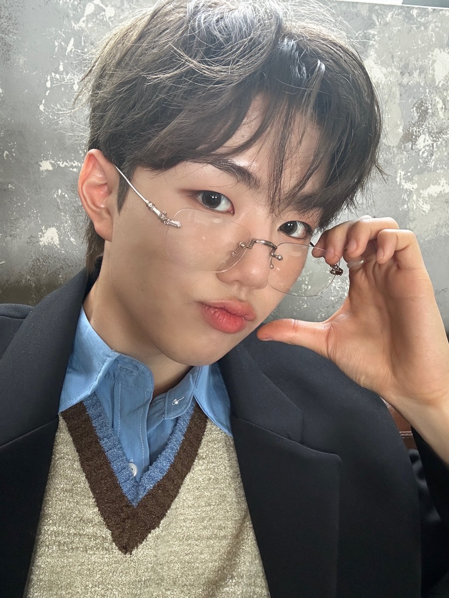 evnnebbl's tweet photo. 240621 🏀💬 10:37PM KST

🏀 [photo]
🏀 ita hyung
🏀 [photo]
🏀 park 🦊 haengnim
🏀 [photo]
🏀 🐰jwa
🏀 [photo]
🏀 🐨 hyung
+ https://t.co/NTLJ2TyZOD