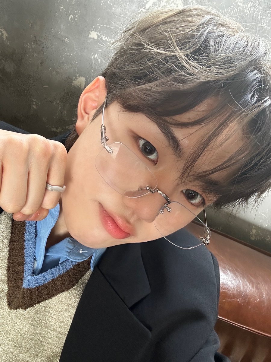 evnnebbl's tweet photo. 240621 🏀💬 10:37PM KST

🏀 [photo]
🏀 ita hyung
🏀 [photo]
🏀 park 🦊 haengnim
🏀 [photo]
🏀 🐰jwa
🏀 [photo]
🏀 🐨 hyung
+ https://t.co/NTLJ2TyZOD