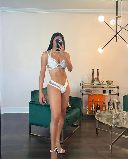 Facebook/ Onlyfans Hope to see you in the second one 😏 https://t.co/TnyXWDp6qD