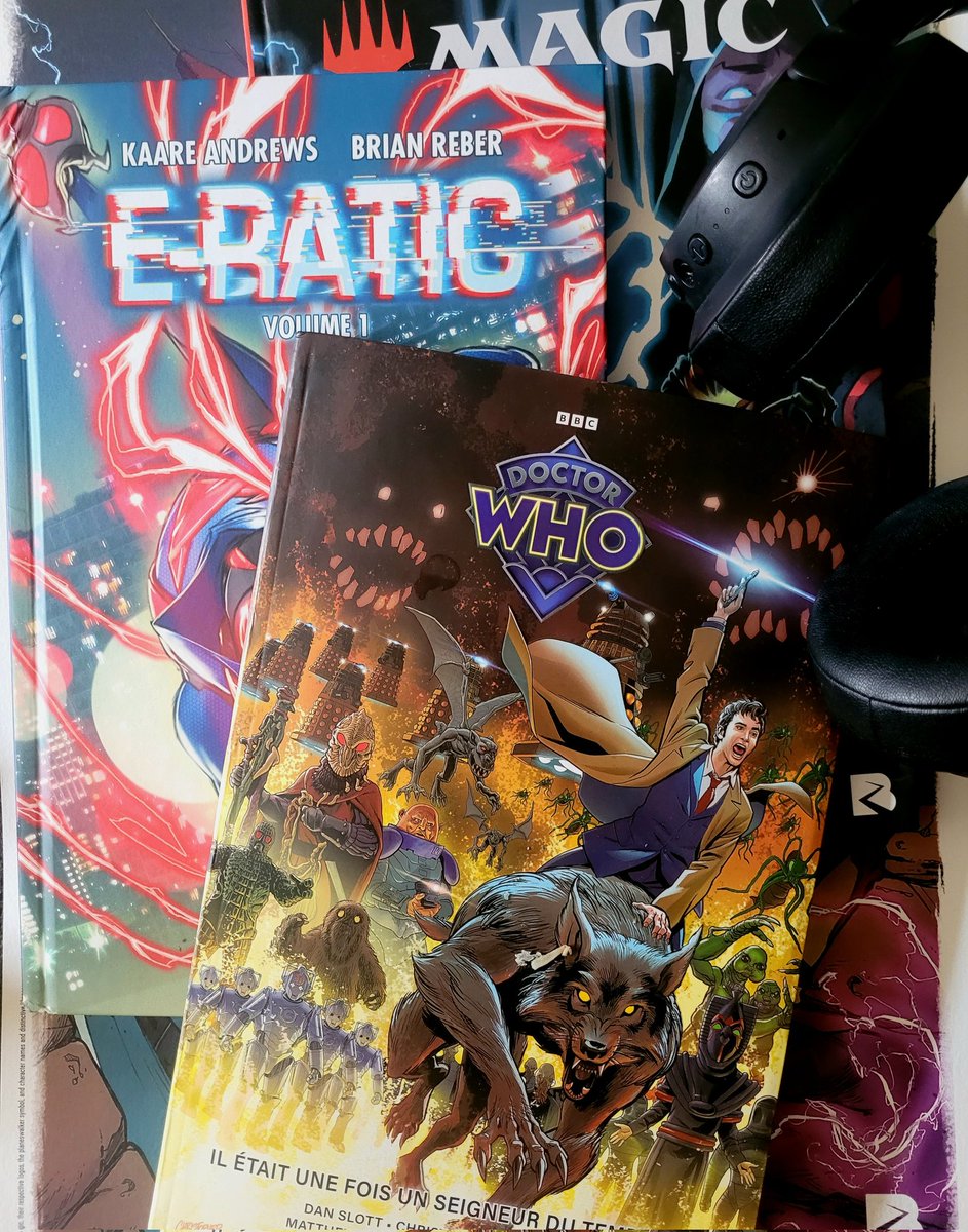 FETE DE LA MUSIQUE 🎶 

Musique &amp; comics est la recette d’une belle journée ! Ce 21 juin est aussi le début de l'été ( enfin quand le soleil pointera son nez 😉)

On vous propose une sélection de lectures estivales avec Magic, Doctor Who et E-Ratic ! 

Qu’en dites-vous ? 😀