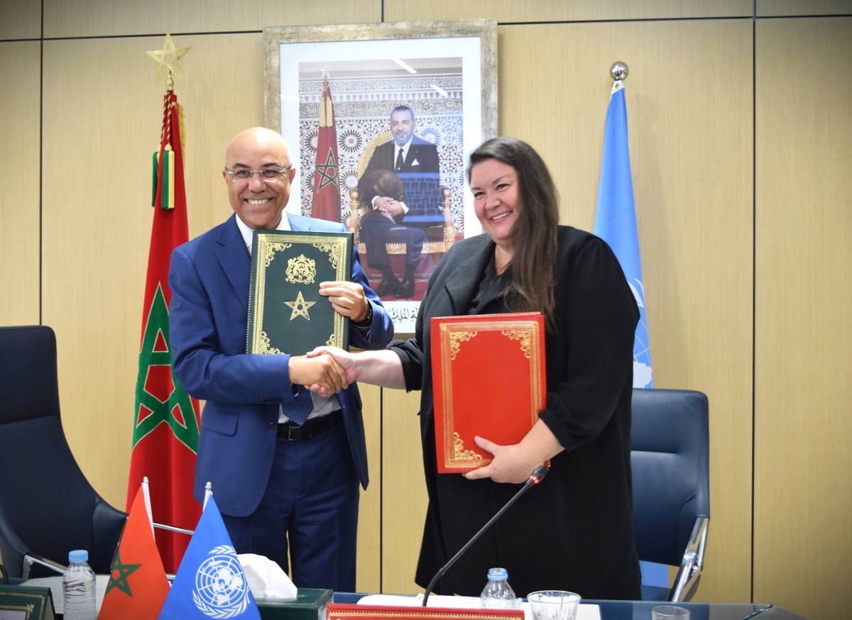 PNUDMaroc's tweet photo. 📣 Le #PNUD s'engage aux côtés du ministère de l’Enseignement Supérieur pour le déploiement du #PACTE_ESRI_2030. 🌟 Ce programme vise à améliorer la qualité de l’enseignement supérieur, à promouvoir la recherche scientifique et à renforcer la résilience du capital humain du 🇲🇦. https://t.co/TtFJPEQFQU