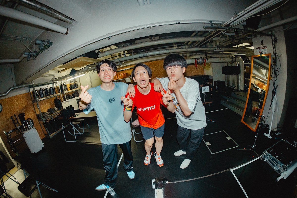 durian_official's tweet photo. ツアーファイナル名古屋ダイアモンドホール！

即完しました！だけで終わらない
最高の盛り上がりでした！！！

いつか必ずガイシホールでワンマンするバンドになる！！
一歩ずつ進むからこれからもよろしくね！

まずは来年Zeppワンマンできるバンドに🍑

📸@teru_ttm 
#とびきりにっこりレストラン https://t.co/824bxVAqML