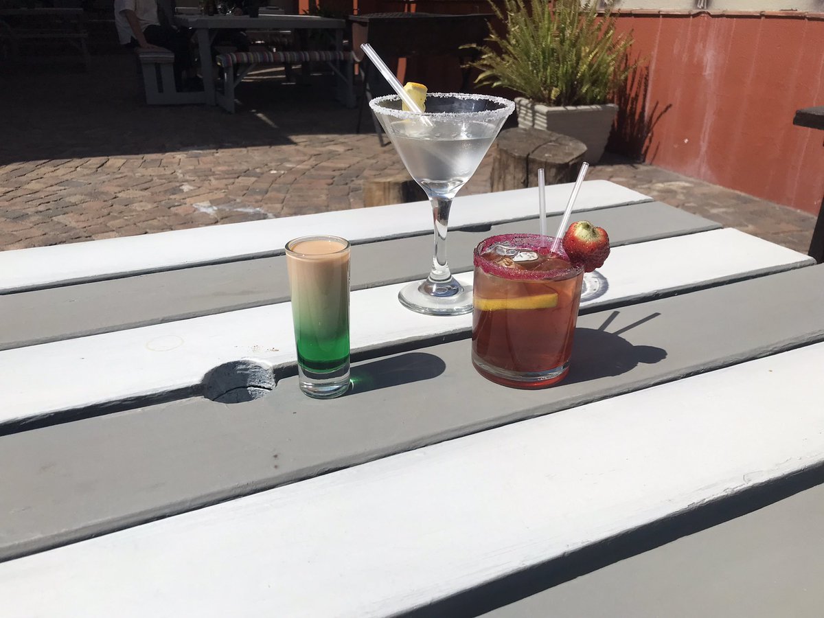 Phoenixbar2's tweet image. #randburg needs a #happyhour. Join the Phoenix Team between 16:00 and 18:00!- #cocktailspecial (all R45!), chocolate fountain got the ladies &amp;amp; some unique Winter Warmers..
Phoenix Bar &amp;amp; Restaurant
363 Main Ave, Ferndale