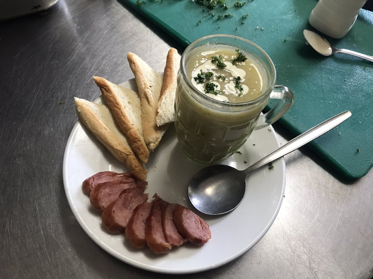 Phoenixbar2's tweet image. #randburg needs a #happyhour. Join the Phoenix Team between 16:00 and 18:00!- #cocktailspecial (all R45!), chocolate fountain got the ladies &amp;amp; some unique Winter Warmers..
Phoenix Bar &amp;amp; Restaurant
363 Main Ave, Ferndale