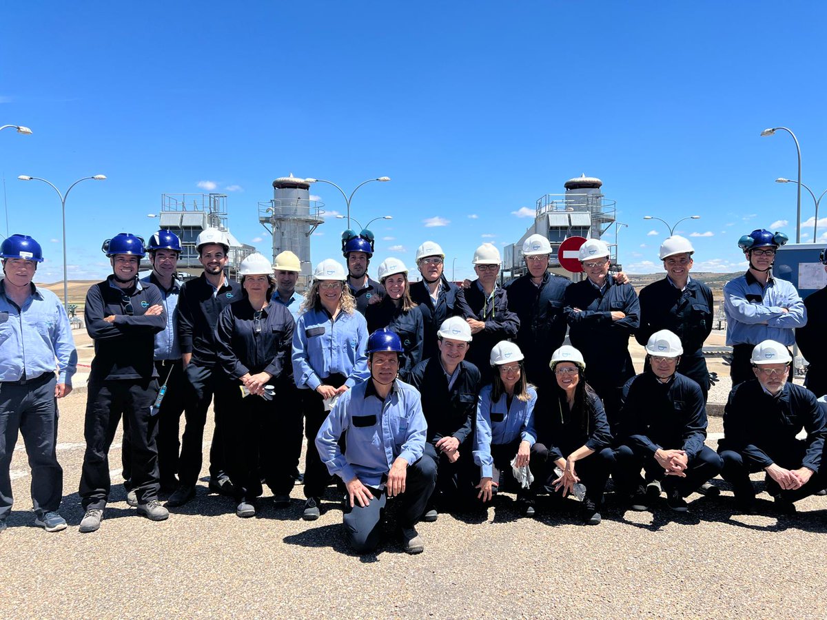 Las mejores ideas surgen pisando el terreno: hemos celebrado una reunión del Comité Ejecutivo de <a href="/enagas/">Enagás</a> en Zamora, donde hemos compartido tiempo con profesionales de la Estación de Compresión de Coreses. ¡Un placer!