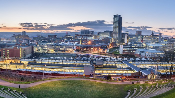 Leaders from Sheffield Hallam and <a href="/sheffielduni/">The University of Sheffield</a> are calling on the next government to back international students, as new data shows they contribute £770m to Sheffield's economy per year.

📣"We must demonstrate that the UK is a welcoming place to study."

shu.ac.uk/news/all-artic…