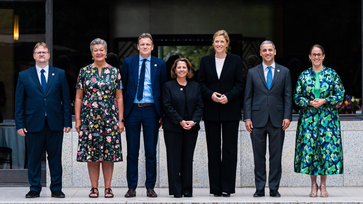 Belgium in the EU (@belgiumineu) on Twitter photo <a href="/Nicole_demoor/">Nicole de Moor</a> <a href="/HungaryintheEU/">Hungary in the EU</a> <a href="/tamasivankovacs/">Amb. Tamás Iván KOVÁCS 🇭🇺</a> <a href="/SPFJustice/">SPFJustice</a> <a href="/FOD_Justitie/">FODJustitie</a> <a href="/Eurojust/">Eurojust</a> <a href="/YlvaJohansson/">Ylva Johansson</a> <a href="/EUintheUS/">European Union in the U.S.</a> <a href="/LisaMonaco/">Lisa Monaco</a> 4/4 📅 Also on the meeting’s agenda:
· Counter terrorism
· Radicalisation
· Foreign malign influence
· Transatlantic visa free travel for EU citizens <a href="/Nicole_demoor/">Nicole de Moor</a> <a href="/HungaryintheEU/">Hungary in the EU</a> <a href="/tamasivankovacs/">Amb. Tamás Iván KOVÁCS 🇭🇺</a> <a href="/SPFJustice/">SPFJustice</a> <a href="/FOD_Justitie/">FODJustitie</a> <a href="/Eurojust/">Eurojust</a> <a href="/YlvaJohansson/">Ylva Johansson</a> <a href="/EUintheUS/">European Union in the U.S.</a> <a href="/LisaMonaco/">Lisa Monaco</a> 4/4 📅 Also on the meeting’s agenda:
· Counter terrorism
· Radicalisation
· Foreign malign influence
· Transatlantic visa free travel for EU citizens
