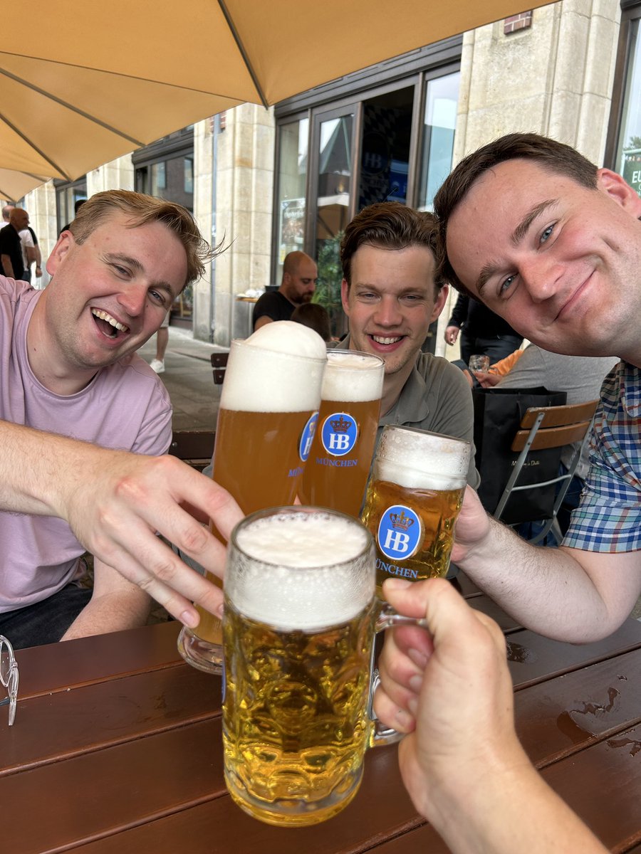 Nieuwe coalitie wordt gesmeed. <a href="/MaxvanOort1/">Max van Oort</a> <a href="/JarinvdZande/">Jarin van der Zande</a> en Elbert <a href="/VVDApeldoorn/">De Apeldoornse VVD</a> <a href="/CUApeldoorn/">ChristenUnie Apeldoorn</a> <a href="/CDA_Apeldoorn/">CDA Apeldoorn</a>