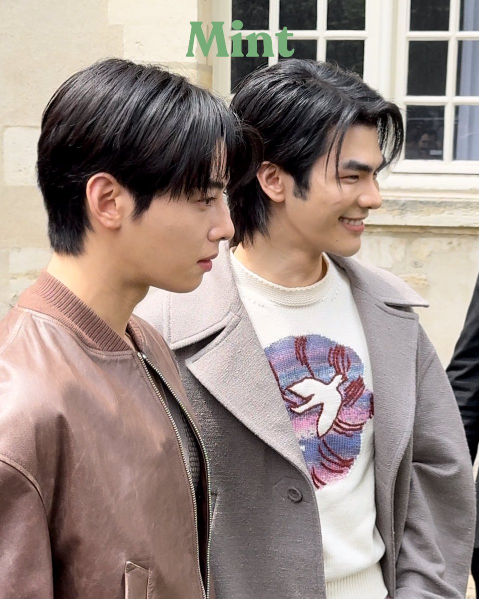 เฟรมเทพเจ้า! #MintReports เก็บความหล่อของหนุ่ม #มายภาคภูมิ และ #ชาอึนอู สอง #DiorAmbassador แช๊ะเฟรมที่ทำเอาอิ่มความหล่อ ขณะทั้งคู่ร่วมชมโชว์ Dior Men's Summer 25 ที่จัดขึ้นในวันนี้ ณ กรุงปารีส ประเทศฝรั่งเศส 💚 

DIOR MEN WITH CHA EUNWOO
#MILExDIORMENSUMMER25
#MilePhakphum