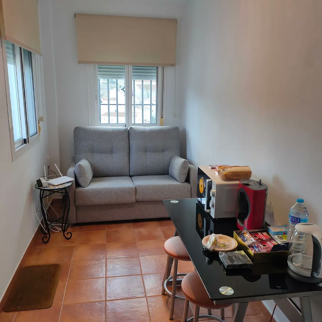 Apartamento 40 M2 en El Borge Málaga, Pueblo Mágico blanco y tranquilo a 15 minutos de la playa de Torre del Mar. Piscina municipal gratuita incluida en el precio. 2/4 px