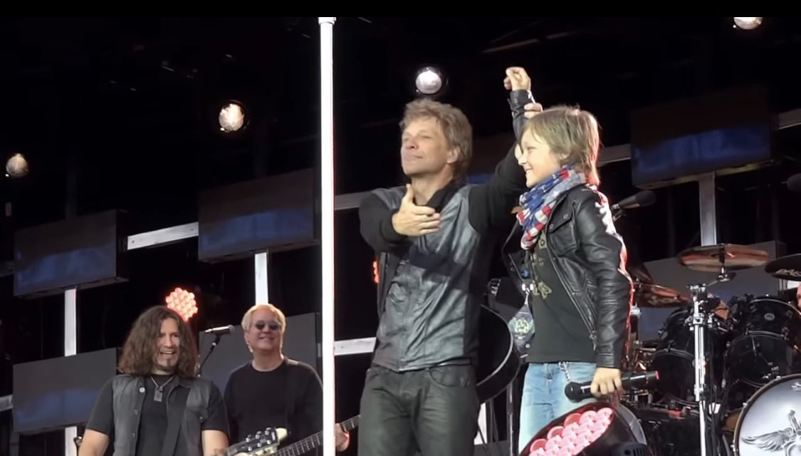 Jane ✨ on X: "Wanted Dead or Alive - Bon Jovi with Marco (Stuttgart, Cannstatter  Wasen... https://t.co/3gQJL50bBB . 06/21/2013 Wonderful moment ✨Jon and  Marco #JonBonJovi 🥰🖤 https://t.co/klf94Qksda" / X