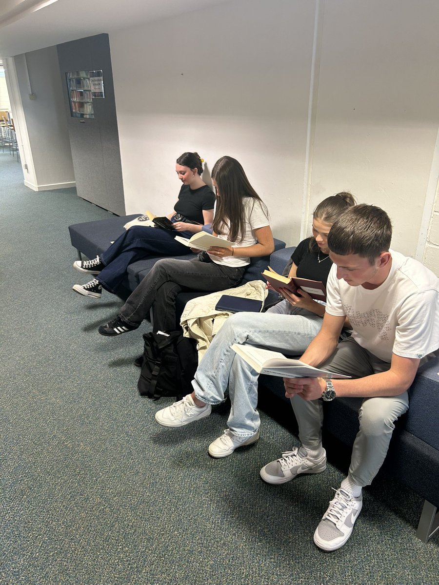 Adv H English pupils enjoyed the full Glasgow Uni experience today starting with a tour of the library and ending with a wander around the grounds. 📚 <a href="/St_Andrews_Acad/">St Andrew's Academy</a>