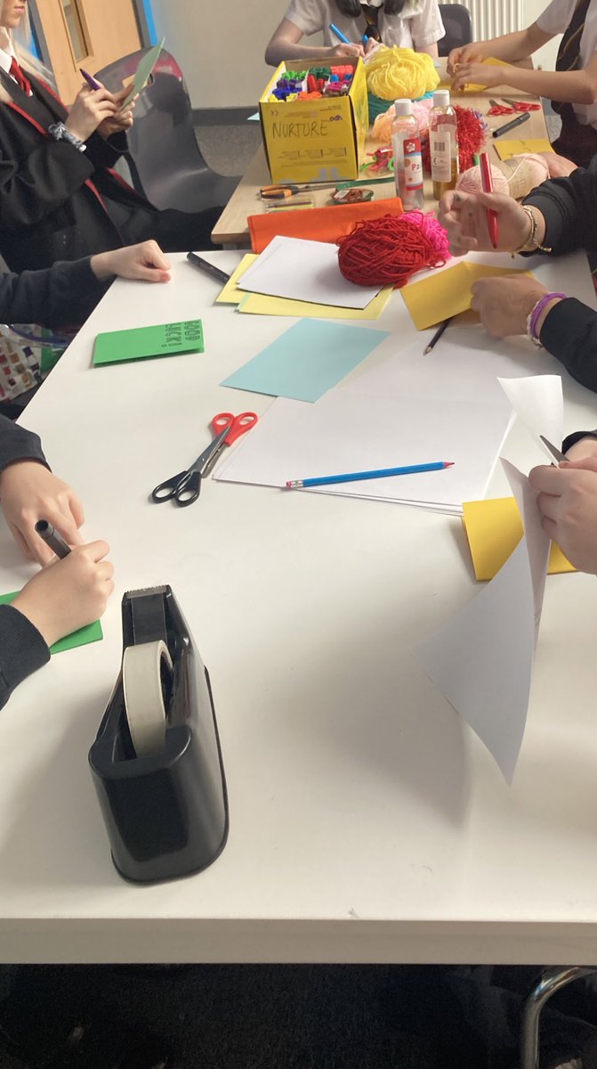 StAmbroseSci's tweet image. Welcome cards ready for our new S1’s from some of our amazing S1 Bee successful group. It’s been a pleasure working with you all! #Ambees 
#LearningInFaithHopeLove