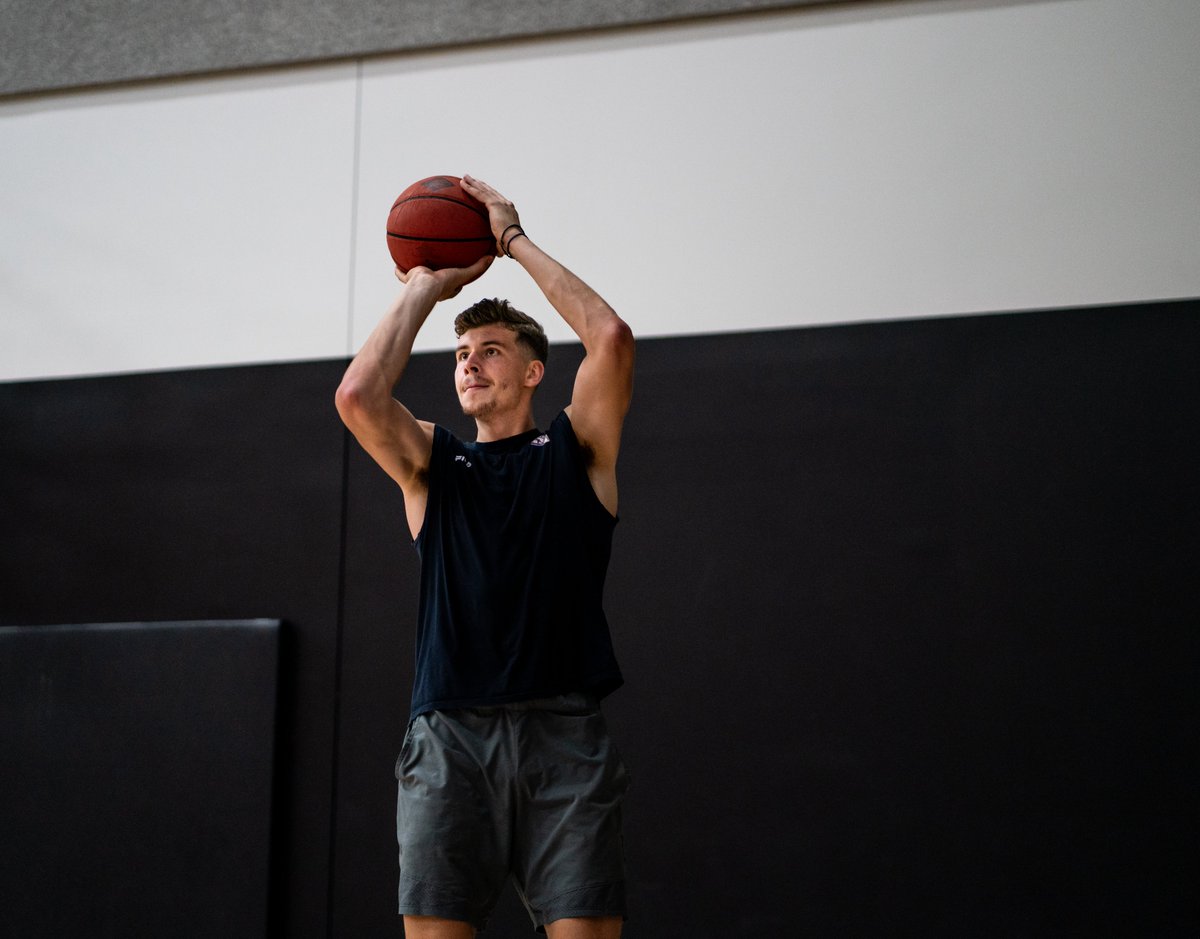 DavidsonMBB's tweet image. Let it fly, big guy 🪽

Good to have you home, @lb7even 🏠