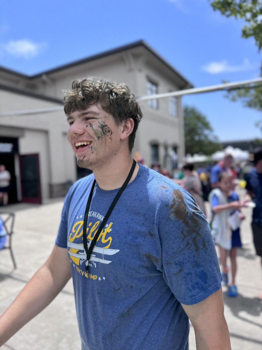 CoachHogge72's tweet photo. Proud of my son’s @ColtonHogge75 &amp; @BrooksHogge248 for many reasons but between football sessions &amp; training this summer, they also serve the community as youth leaders for @BaysideChurch at their youth breakaway camps. ⛪️ 🙏🏻 #LargerPurpose #Community #BlessedFriday https://t.co/gdlmapPqah