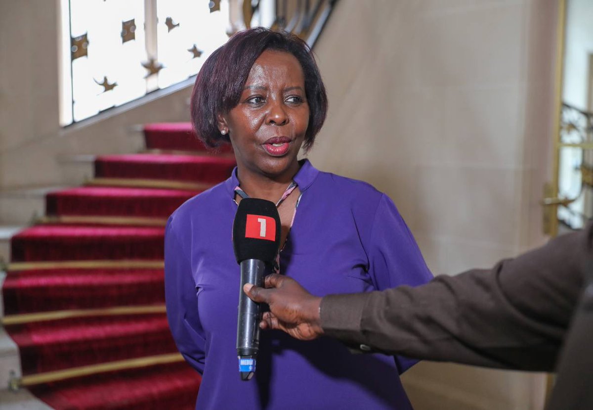 PR_Senegal's tweet photo. Le Chef de l'État a accordé ce matin à Paris une audience à Madame Louise Mushikiwabo, Secrétaire générale de la Francophonie. 

Cette prise de contact a permis d'échanger sur les orientations et les missions de l'organisation, dont le Sénégal est un des membres éminents. https://t.co/CLyTOf1eZs