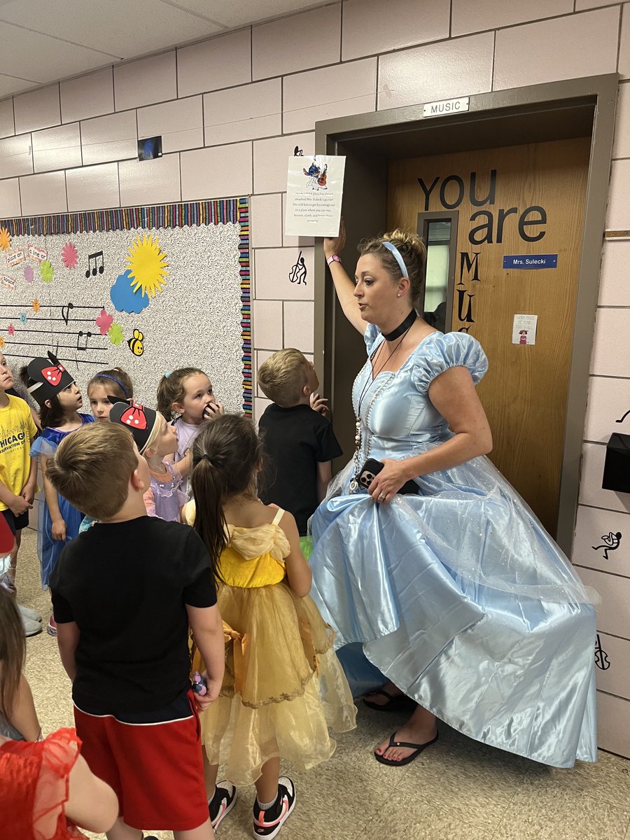 Zooming off to Disney on our last day of kindergarten! ⁦<a href="/StateRdWCSD/">State Road</a>⁩