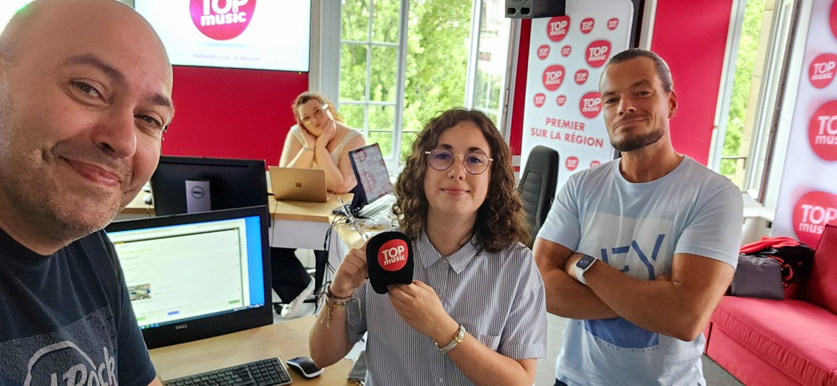 Hellooooo on est (presque) tous en bleu pour France/Pays-Bas ce soir 😃🇫🇷