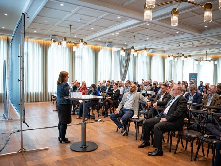 Yesterday I joined @NottmPartners to talk investment and the local economy with <a href="/ClaireWard4EM/">Claire Ward</a>. 

Thank you to <a href="/WillmottDixon/">Willmott Dixon</a> for agreeing to sponsor the return of our St George's flag🏴󠁧󠁢󠁥󠁮󠁧󠁿 for the Euros. Should be up on Wednesday for Round of 16, and no slip ups against Slovenia🤞🏽