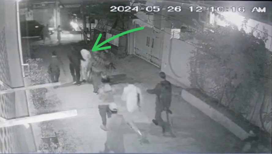 گزشتہ ماہ جب مجھے اغوا کیا تھا تو مبینہ طور پر سی ٹی ڈی اسلام آباد کے دفتر لے جایا گیا تھا جہاں مجھ پر صرف اس لئے بدترین تشدد کیا گیا کیونکہ میں عمران خان کے خلاف وڈیو بیان اور گواہی نہیں دے رہا تھا اور میں نے نہیں دیا۔ یہ تمام کاروائی آئی ایس آئی/ایم آئی کے سینئر ملازم کے حکم پر