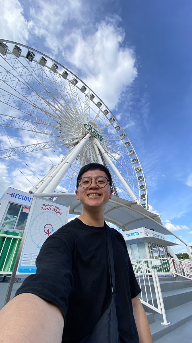 canisiusandrew's tweet photo. Pengalaman Pertama Liburan ke Bangkok, Thailand 🇹🇭🇹🇭
Jadi turis serasa kayak warlok 😂

sebuah utas - a thread. https://t.co/kLmkmSkEMX