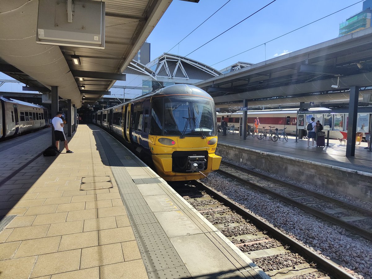mooretrainmedia's tweet image. Another smorgasbord of rolling stock today at Leeds station in the glorious sunshine @northernassist  #railway #trainspotting #class333 #class158 #class156 #class170