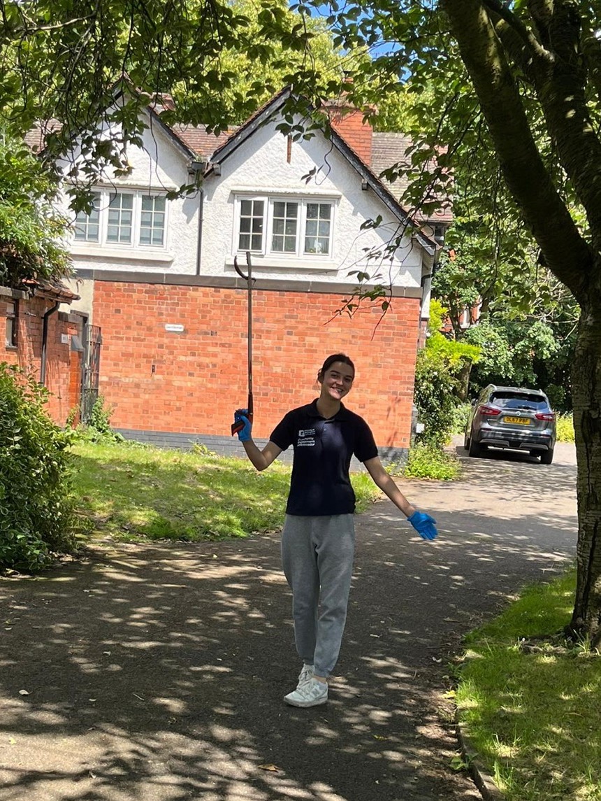 All smiles litter picking on Lenton Rec in preparation for Holy Trinity's Lenton Fun Day. We've helped fund the day through our Community Chest Fund.
Head down to Lenton Rec tomorrow (Saturday 22nd) between 10:30 and 14:30 to enjoy the event!