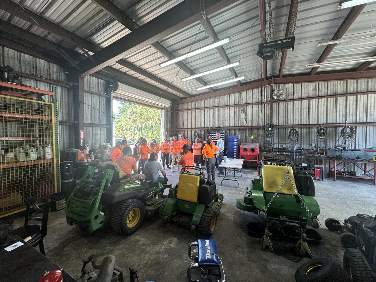 Down2EarthFL's tweet image. Continuing the month of June with more rodeos to ensure safety among our crews🦺 

#safety #machinework #safetyrodeo #landscape #downtoearth #DTE #landscaping #hardwork #teamwork #landscapecrew #work #property #transformation