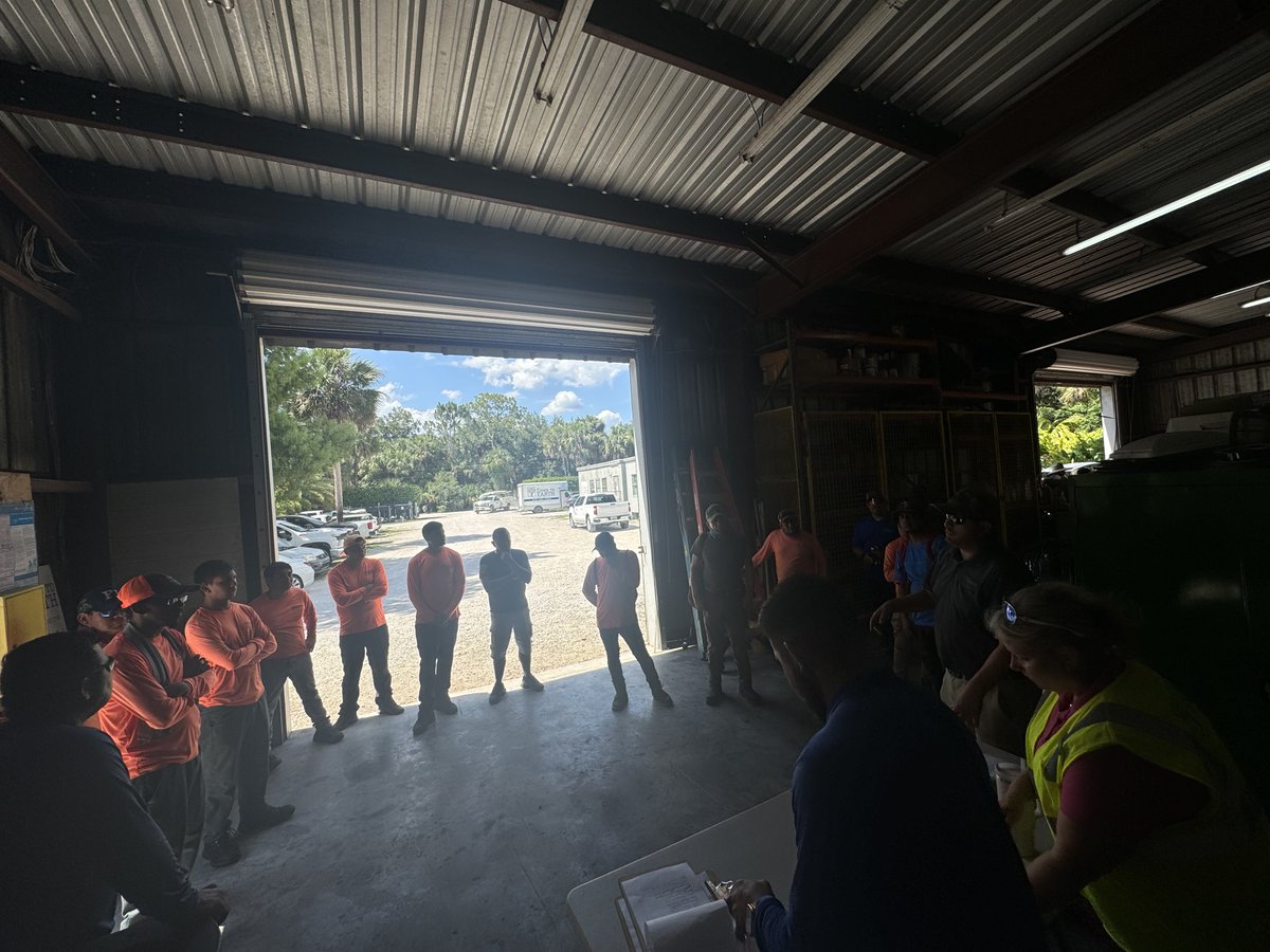 Down2EarthFL's tweet image. Continuing the month of June with more rodeos to ensure safety among our crews🦺 

#safety #machinework #safetyrodeo #landscape #downtoearth #DTE #landscaping #hardwork #teamwork #landscapecrew #work #property #transformation