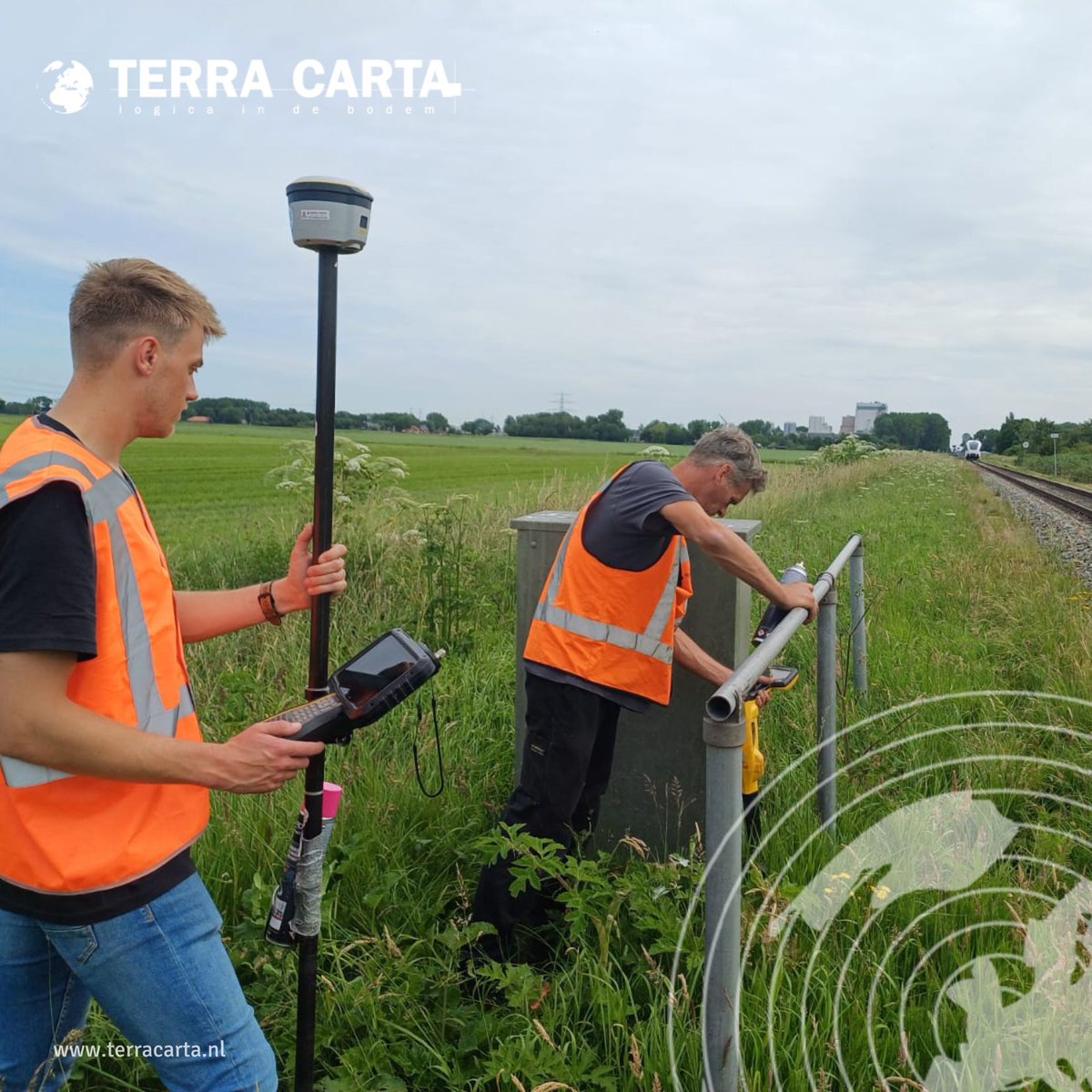 ‘TerraCarta Academy’ is een interne scholing waarbinnen wij werknemers opleiden. 

Weinig of geen ervaring in onze branche? Geen probleem! Wij hebben ervaren collega's die graag hun kennis delen om zo nieuwe collega's op het gewenste niveau te krijgen.

#civilengineering