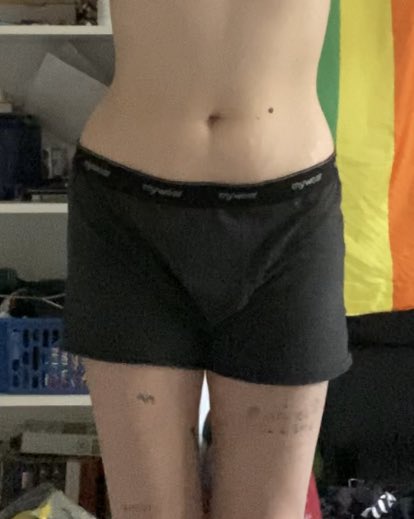 lowcalvenn's tweet photo. WHY AM I LOSING OFF OF MY WAIST INSTEAD OF MY HIPS I DON’T FUCKING WANT THESE CHILDBEARING AHH HIPS 😭😭 (first pic is last month, second is today) https://t.co/1D05zyGeZs