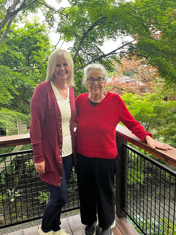 SSTRegion4's tweet photo. What makes our very own @JenKuhn23 happy? A week of learning from Dr. Anita Archer. Including a lovely evening in her Portland home! #LifeLongLearning #LoveTheWorkYouDo #FanGirl #SST4Literacy https://t.co/iWfHdjCw57