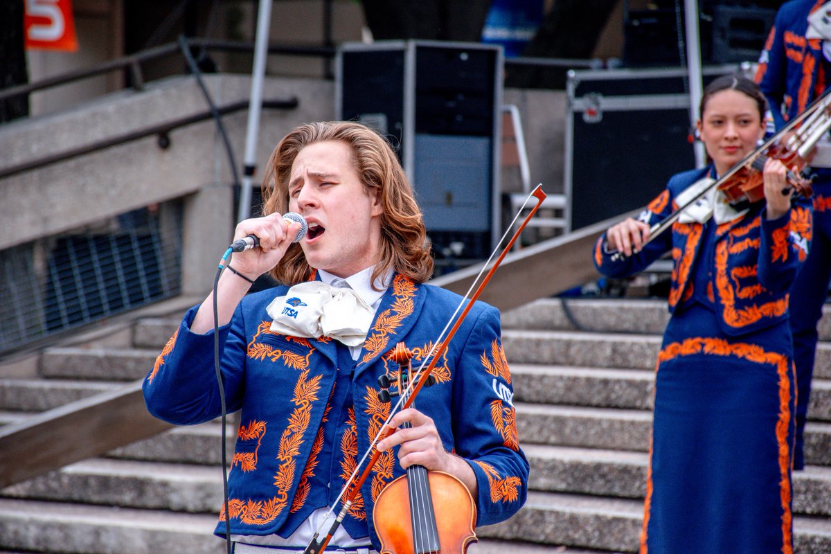 UTSA (@utsa) on Twitter photo Exciting news! This summer mariachi students entering grades 9-12 will have the unique opportunity to explore their musical passions & refine their skills at the UTSA Mariachi All-State Summer Clinic.
Learn more: bit.ly/45ymXkk
#UTSA #UTSASummerCamps
<a href="/UTSACOLFA/">UTSA College of Liberal and Fine Arts</a> Exciting news! This summer mariachi students entering grades 9-12 will have the unique opportunity to explore their musical passions & refine their skills at the UTSA Mariachi All-State Summer Clinic.
Learn more: bit.ly/45ymXkk
#UTSA #UTSASummerCamps
<a href="/UTSACOLFA/">UTSA College of Liberal and Fine Arts</a>