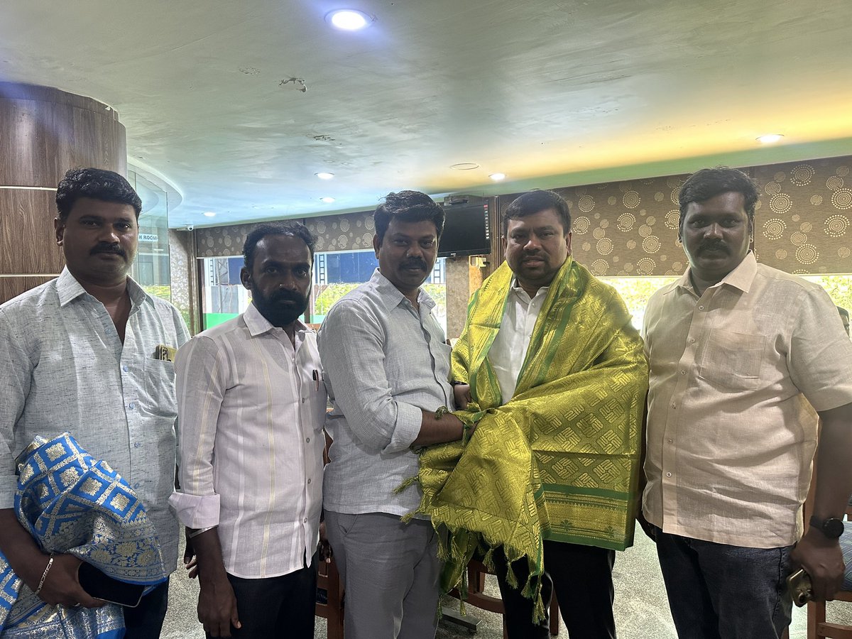 KNavaskani's tweet photo. தமிழ் புலிகள் கட்சியின் தலைவர் திரு நாகை திருவள்ளுவன் அவர்களை சந்தித்து திமுக தலைமையிலான இந்தியா கூட்டணியின் இராமநாதபுரம் நாடாளுமன்ற தொகுதியில் வெற்றி பெற்றமைக்கு வாழ்த்துக்களை பெற்றோம். https://t.co/65jyersXwC