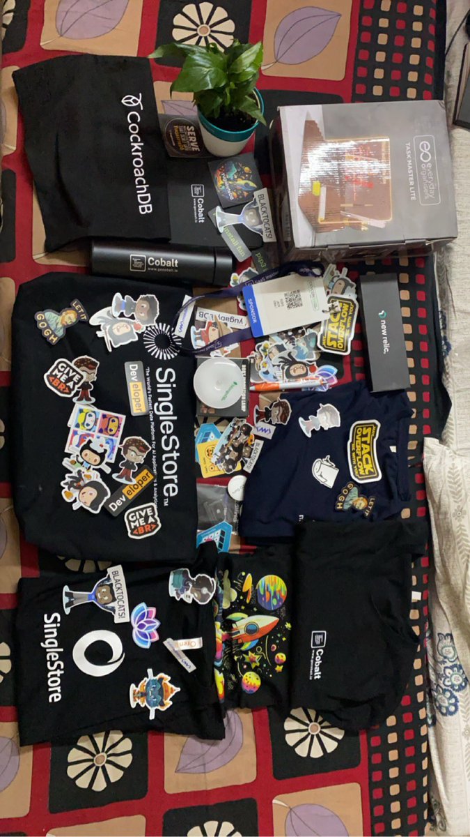 rishijaindev's tweet image. And the swags from #DevCon24 !!

The last 2 days were so fun!!🤌🤌